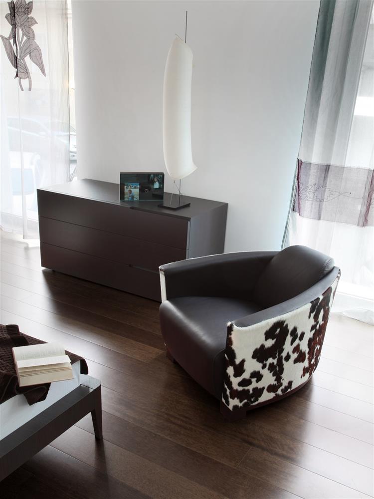 Calia Hotel Armchair Pony Leather